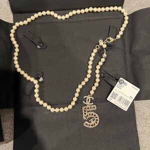 Chanel pearl No.5 belt size 75